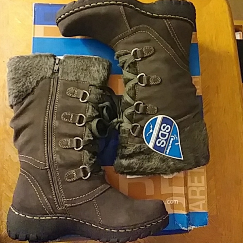 New Warm BareTraps Lace-Up Faux Fur Boots in the box Ready for Winter